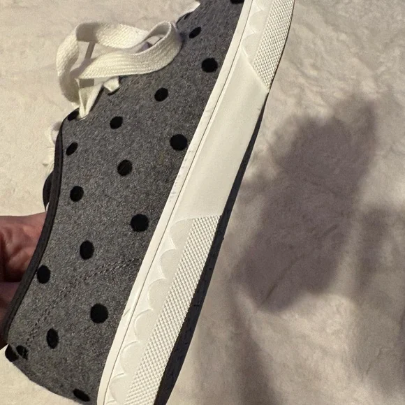 Kids Gray Polka Dot Sneaker sze 8 - Picture 6 of 8